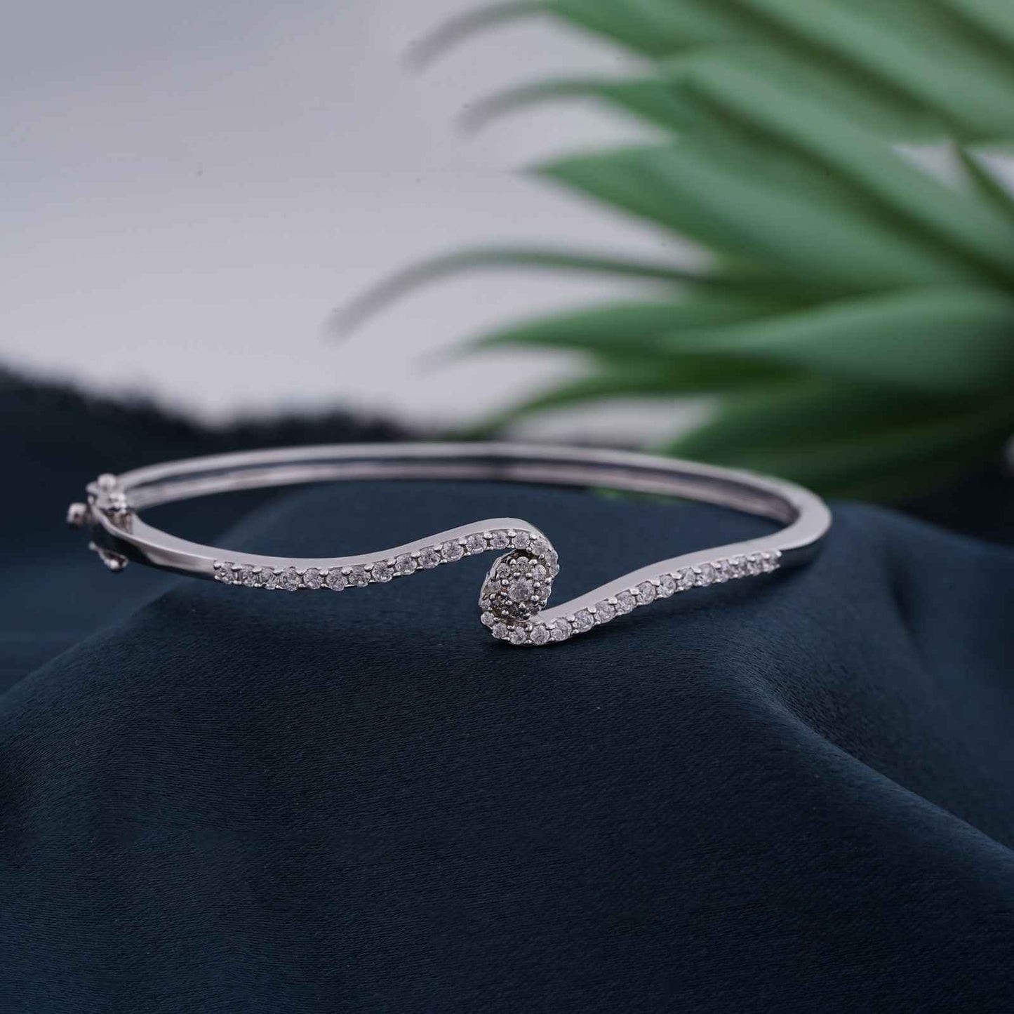 Silver Cozy in Love Bangle