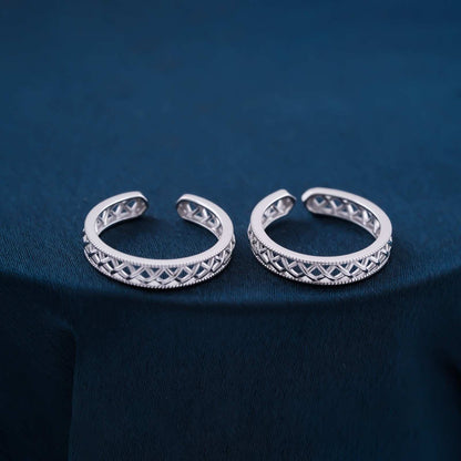 Silver Alluring Carvings Toe Rings